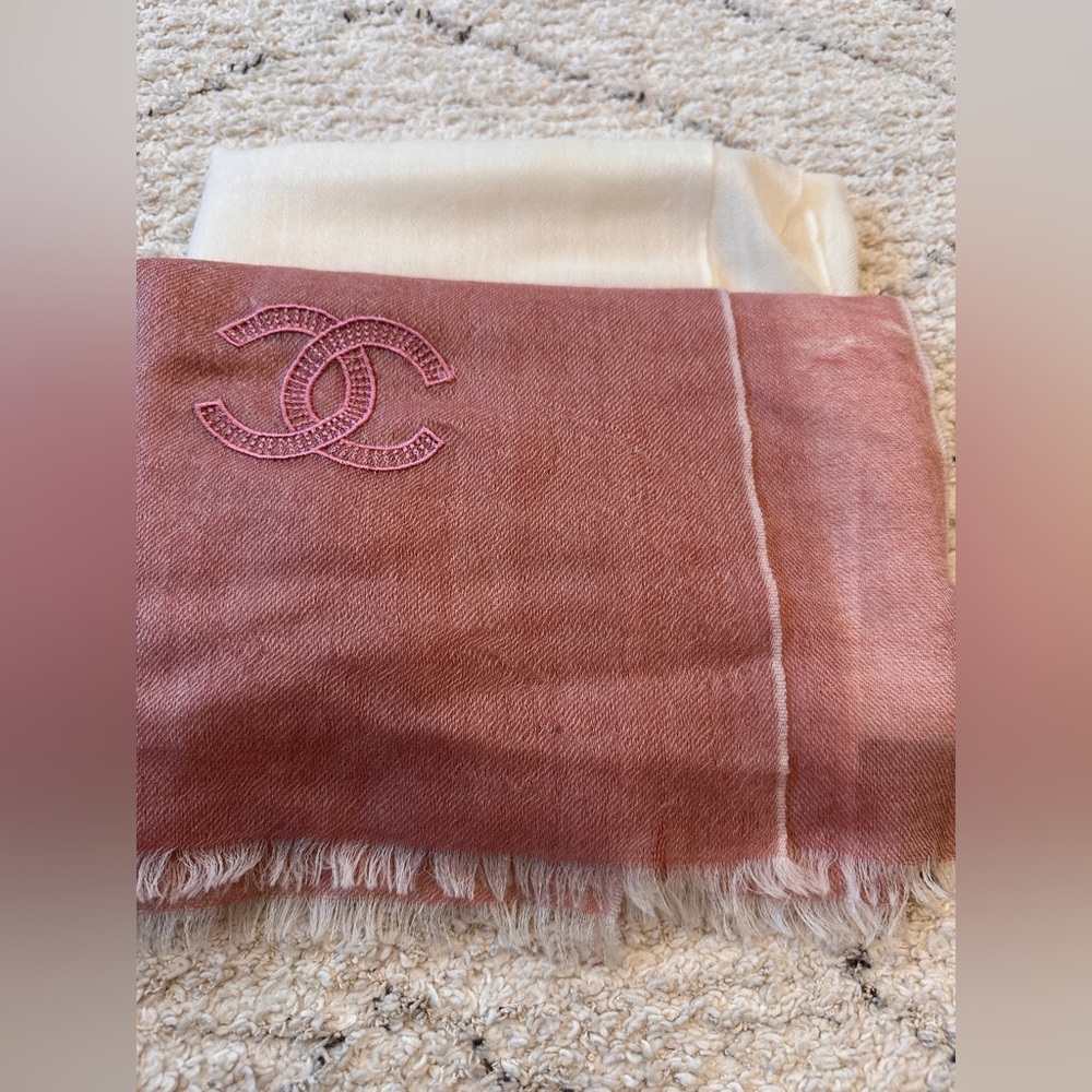 🎉🎉🎉SOLD🎉🎉🎉Chanel Pink and Cream Women's Scarf
